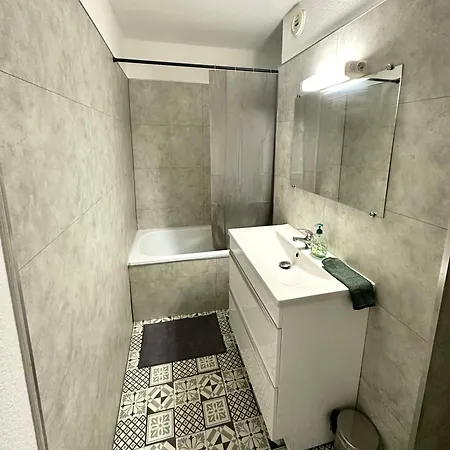 Studio Gare Entierement Renove, Wi-Fi, Clim, Tram, 15 Min Des Plages Montpellier Exterior photo